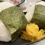 タカマル鮮魚店 新橋店 - 巨大な鮭にぎり