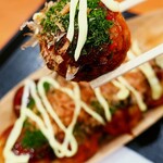 築地 銀だこ - 料理写真:ソースたこ焼き8個入り682円