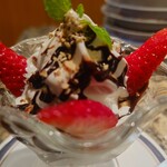 回転すし北海道 皆生店 - いちごパフェ