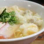 支那そば 八雲 - 特製ワンタン麺(白醤油)