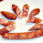 腸詰屋 - ミニサラミ：切り分け