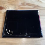 うなぎ亭 友栄 - メニューも漆塗り。