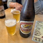 能登屋 - 瓶ビール（奥に見えるのはゆうき君）
