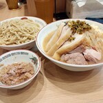 豚山 - これが麺増し券購入していない大つけ麺の量。（4/25訪問の日記参照）