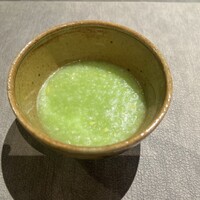 ON the TABLE CHINESE - 