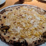 アダット マルヤマ - とうもろこしのピザ