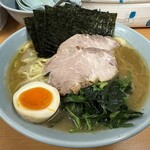 横浜らーめん 武蔵家 綾瀬店 - 特製ラーメン中　1,000円