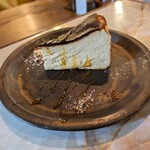 多国籍食堂 錆と煤 - バスクチーズケーキ