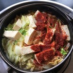 玉山支所前食堂 - 鍋の右側は一味唐辛子を全開投入