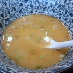 鶏そば　一瑳 - 特製ラー油を入れた後のスープ