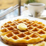 ワッフル プレーン (バター、メープルシロップ付) セット (780円)