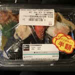 LAWSON - 料理写真:おにぎりおかずセット・シーチキンマヨネーズ&鮭(419円)