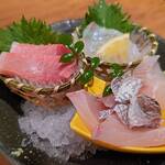 魚や 旬平 - 刺身盛（ひらめ、真鯛、まぐろ）