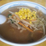 ボリューム満点のみそラーメンは野菜もたっぷりです