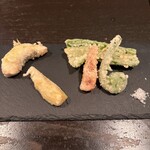 酒盃 - 天ぷら（真鯛、筍、雪下人参、コゴミ、甘唐辛子）