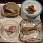 酒盃 - 鰊うま煮、牛しぐれ、ホタルイカ粕漬け、わかさぎ唐揚げ