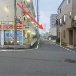 ヌードル＆スパイスカレー 今日の1番 - すするマンが来た時の為に駐車場な案内　1/3