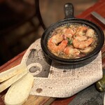 レトノ - エビとマッシュルームのアヒージョ　生ハムと白ワインの香り