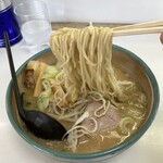 らーめん小国 - 麺もたっぷりよ　今日はちょいのびだけど許す