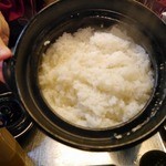 天ぷら 鈴木屋 - 土鍋でごはんを炊きます