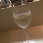 青山きいろ - 白ワイングラス
