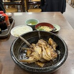 金時食堂 - 鯛のあら炊き、ごはん小、みそ汁