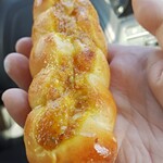ブランジェ　タカマツ - カレー味のウインナーパン