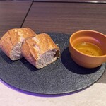 バーアンドダイニング トレント - ◎（３）バゲット　お代わり可能