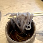 細うどん よしの江 - 鰹出汁は関西人が好みそうな王道の味わいですね。