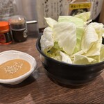 焼きとん大国  - こく旨味噌ダレキャベツです。（2025年4月）