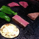 前沢牛オガタ 味心 - ブルーレアで食します