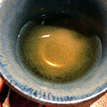 前沢牛オガタ 味心 - 上がりのお茶に金粉が！お祝いやおもてなしで訪れるお客様への配慮が感じられます