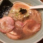 麺通 - らーめん（背油醤油） 半麺　こってりで 650円 