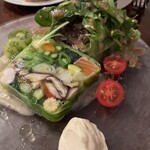 ル・ヴィルギュル - いつも美しい野菜のテリーヌ　ソースが大好き