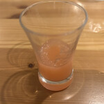 カフェ アクイーユ - 2023年8月　桃とアールグレイのパンケーキ　桃のシロップ