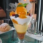 ファクトリーシン - マンゴーパフェ♪　甘すぎず　濃厚♪　季節限定♪