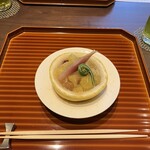 本城 - 八朔器　茗荷　こごみ　八朔ゼリー　ヒラメ昆布〆　炙り中トロ　炙り平貝