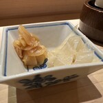 佐野鮨 - 2種類のガリ