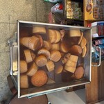 たこ焼・駄菓子 ぷるぷる - おでんは自由にとっていいそうです。