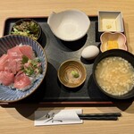 炉端焼き 鷹島本まぐろ 魚然 - 