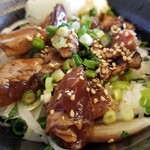 華屋与兵衛 - 藁焼き鰹漬け丼。