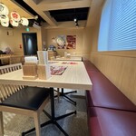 牛門ハラルラーメン - 店内①