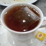 ディヘン スリランカレストラン - セイロンティーかもしれないがリプトン