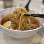 蒙古タンメン中本 - スープに潜らせた麺