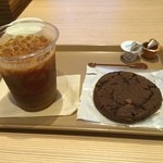プロムナードカフェ - クッキー リッチチョコ、アイスコーヒー