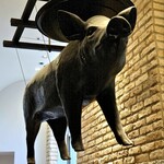 パリアッシュ - トレードマークの空飛ぶブタさん