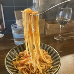 Dietro i tempi - ロングのトマト系パスタ