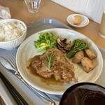 シャモニーモンブラン - チキン香草焼きアップ