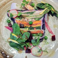 アンフュージョン - 16種類の有機野菜  安曇野野菜のテリーヌ
                      岩手清流鶏ササミの蒸し焼きピンクジンジャーの香り 赤紫蘇ねジュレを添えて