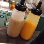 とんかつ ふじ井 - ドレッシングたち